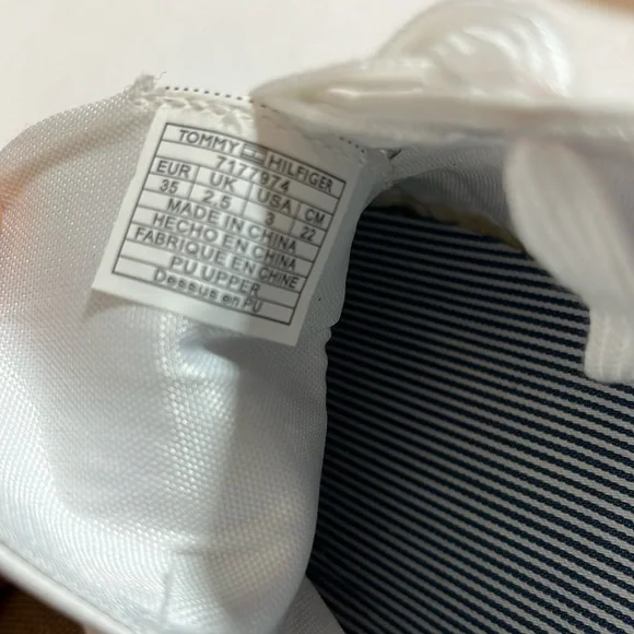NWT Tommy Hilfiger Kids’ vulcanized white sneakers!!! - Picture 6 of 6